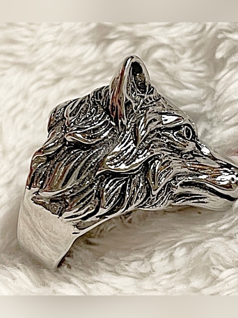 ๐ WOLF RING - "Untamed Spirit"
Ring NWT - Picture 6 of 8
